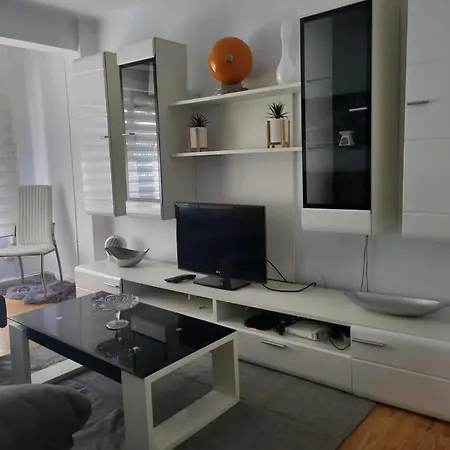 Comfortable In 65 M² Parking Included Lägenhet *